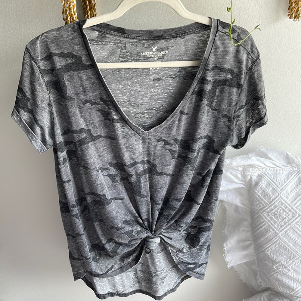 American eagle v-neck tee